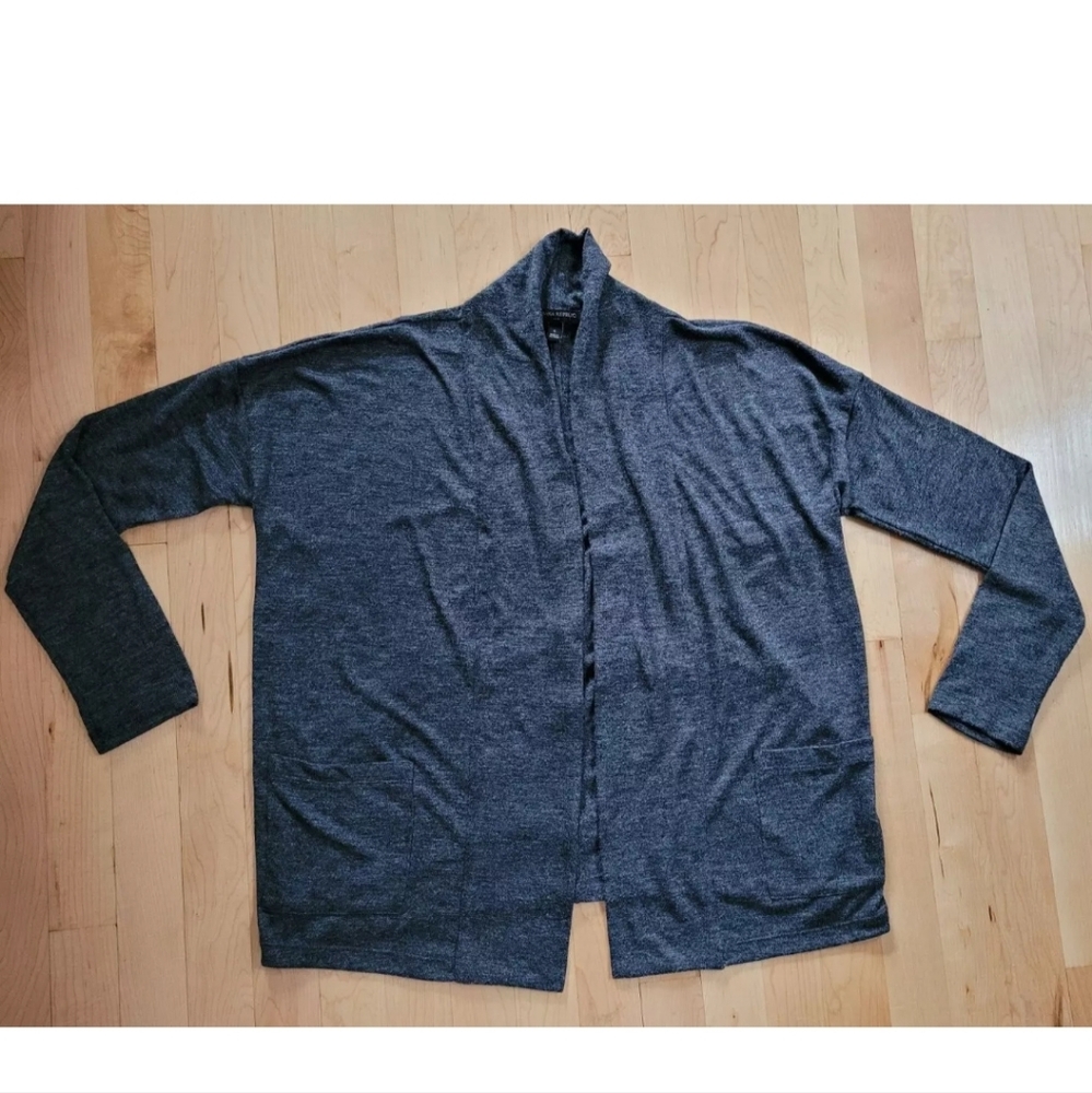 Banana Republic Women's Small Boyfriend Cardigan Sweater Front Pockets Charcoal